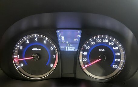 Hyundai Solaris II рестайлинг, 2011 год, 630 000 рублей, 16 фотография