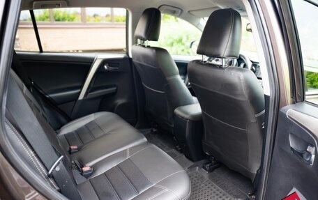 Toyota RAV4, 2018 год, 2 870 000 рублей, 13 фотография