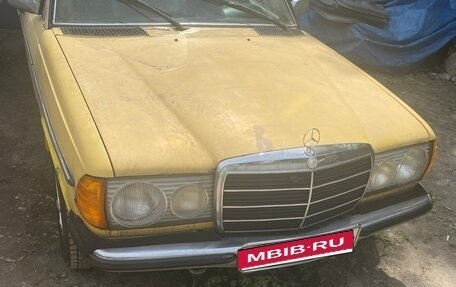 Mercedes-Benz W123, 1979 год, 450 000 рублей, 1 фотография