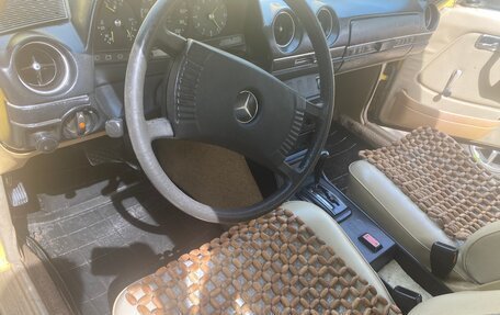 Mercedes-Benz W123, 1979 год, 450 000 рублей, 4 фотография