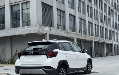 Toyota Yaris, 2023 год, 1 000 111 рублей, 5 фотография