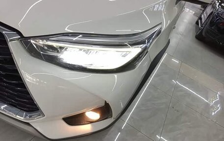 Toyota Yaris, 2023 год, 1 000 111 рублей, 7 фотография
