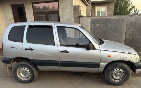 Chevrolet Niva I рестайлинг, 2004 год, 275 000 рублей, 2 фотография