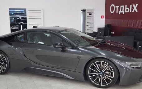 BMW i8 I рестайлинг, 2018 год, 6 000 000 рублей, 3 фотография