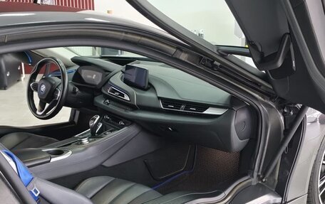 BMW i8 I рестайлинг, 2018 год, 6 000 000 рублей, 11 фотография