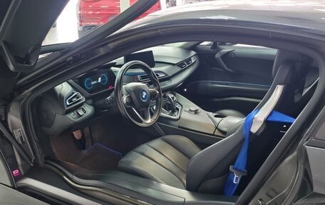BMW i8 I рестайлинг, 2018 год, 6 000 000 рублей, 9 фотография