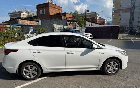 Hyundai Solaris II рестайлинг, 2018 год, 800 000 рублей, 5 фотография