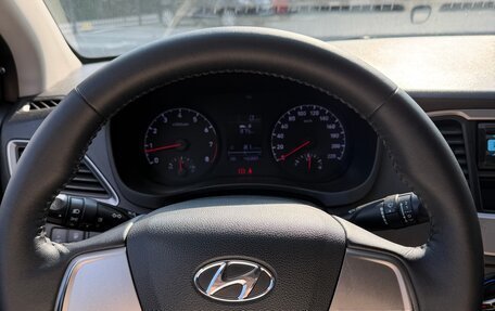 Hyundai Solaris II рестайлинг, 2018 год, 800 000 рублей, 8 фотография