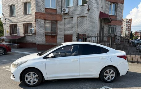 Hyundai Solaris II рестайлинг, 2018 год, 800 000 рублей, 3 фотография