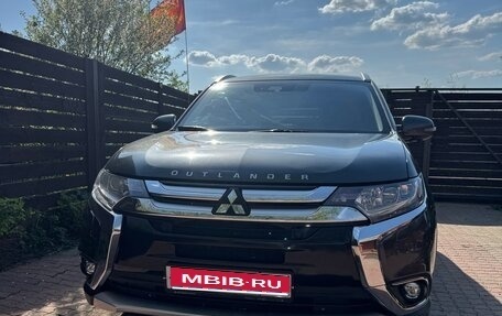 Mitsubishi Outlander III рестайлинг 3, 2018 год, 2 450 000 рублей, 1 фотография