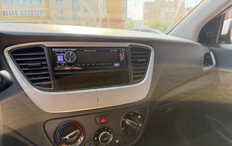 Hyundai Solaris II рестайлинг, 2018 год, 800 000 рублей, 9 фотография