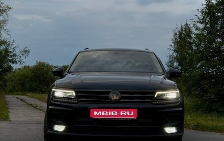Volkswagen Tiguan II, 2018 год, 2 715 000 рублей, 3 фотография