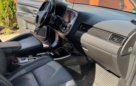 Mitsubishi Outlander III рестайлинг 3, 2018 год, 2 450 000 рублей, 6 фотография