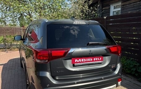 Mitsubishi Outlander III рестайлинг 3, 2018 год, 2 450 000 рублей, 4 фотография
