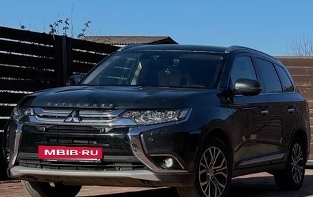 Mitsubishi Outlander III рестайлинг 3, 2018 год, 2 450 000 рублей, 3 фотография