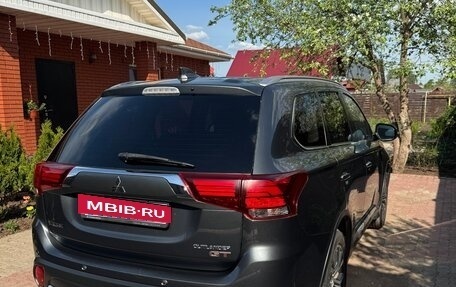 Mitsubishi Outlander III рестайлинг 3, 2018 год, 2 450 000 рублей, 5 фотография