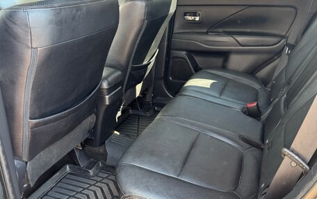 Mitsubishi Outlander III рестайлинг 3, 2018 год, 2 450 000 рублей, 14 фотография