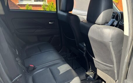 Mitsubishi Outlander III рестайлинг 3, 2018 год, 2 450 000 рублей, 13 фотография