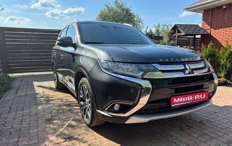 Mitsubishi Outlander III рестайлинг 3, 2018 год, 2 450 000 рублей, 2 фотография