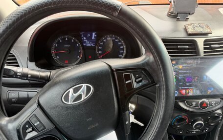 Hyundai Solaris II рестайлинг, 2011 год, 900 000 рублей, 7 фотография