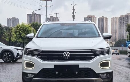 Volkswagen T-Roc I, 2022 год, 1 650 000 рублей, 2 фотография