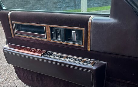 Cadillac Fleetwood I, 1985 год, 1 000 000 рублей, 23 фотография
