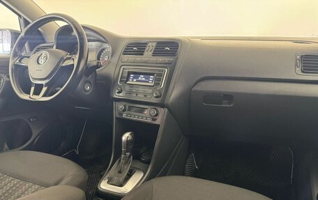 Volkswagen Polo VI (EU Market), 2017 год, 950 000 рублей, 13 фотография