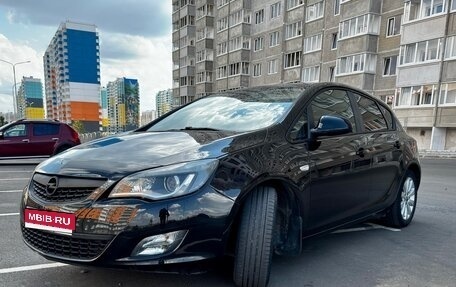 Opel Astra J, 2011 год, 635 000 рублей, 1 фотография