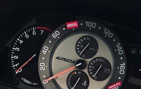 Toyota Altezza, 1999 год, 1 000 000 рублей, 14 фотография