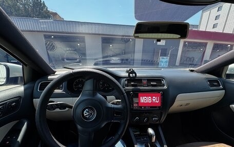 Volkswagen Jetta VI, 2010 год, 900 000 рублей, 13 фотография