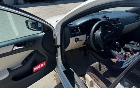 Volkswagen Jetta VI, 2010 год, 900 000 рублей, 12 фотография