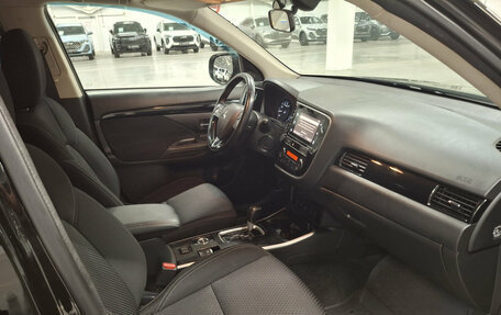Mitsubishi Outlander III рестайлинг 3, 2019 год, 2 190 000 рублей, 15 фотография