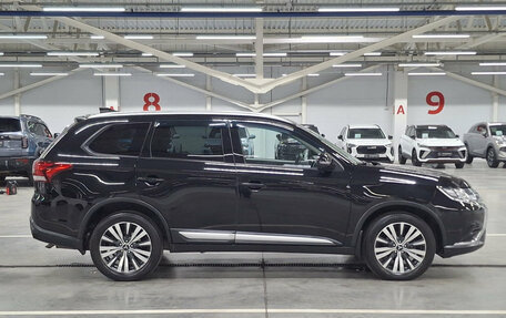 Mitsubishi Outlander III рестайлинг 3, 2019 год, 2 190 000 рублей, 8 фотография