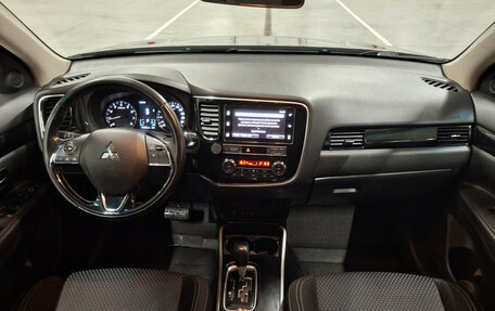 Mitsubishi Outlander III рестайлинг 3, 2019 год, 2 190 000 рублей, 18 фотография