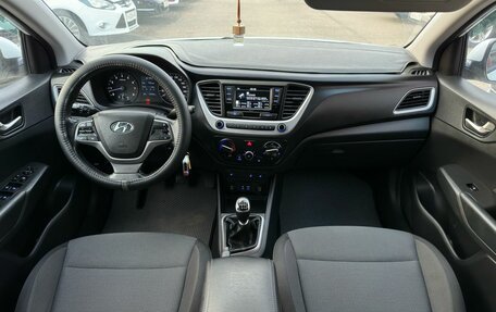 Hyundai Solaris II рестайлинг, 2017 год, 1 000 000 рублей, 9 фотография