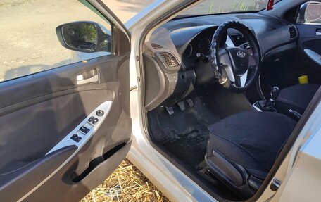 Hyundai Solaris II рестайлинг, 2015 год, 370 000 рублей, 25 фотография