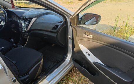 Hyundai Solaris II рестайлинг, 2015 год, 370 000 рублей, 22 фотография