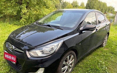 Hyundai Solaris II рестайлинг, 2011 год, 800 000 рублей, 2 фотография