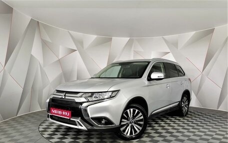Mitsubishi Outlander III рестайлинг 3, 2019 год, 1 935 000 рублей, 1 фотография