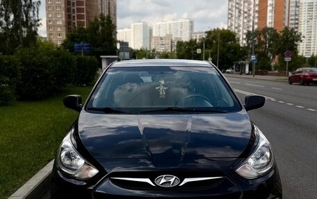 Hyundai Solaris II рестайлинг, 2014 год, 800 000 рублей, 1 фотография