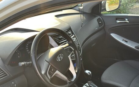 Hyundai Solaris II рестайлинг, 2011 год, 935 000 рублей, 12 фотография