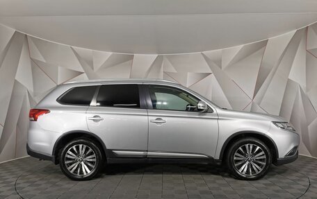 Mitsubishi Outlander III рестайлинг 3, 2019 год, 1 935 000 рублей, 6 фотография