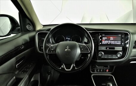 Mitsubishi Outlander III рестайлинг 3, 2019 год, 1 935 000 рублей, 19 фотография