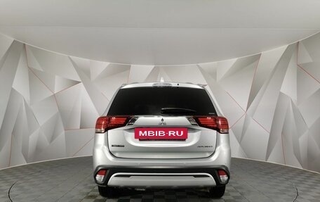 Mitsubishi Outlander III рестайлинг 3, 2019 год, 1 935 000 рублей, 8 фотография
