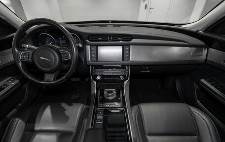 Jaguar XF II, 2016 год, 1 975 000 рублей, 8 фотография