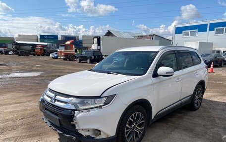 Mitsubishi Outlander III рестайлинг 3, 2015 год, 1 383 000 рублей, 1 фотография