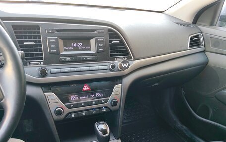 Hyundai Elantra VI рестайлинг, 2017 год, 1 170 000 рублей, 10 фотография