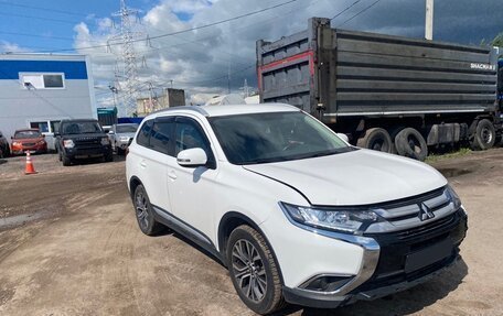 Mitsubishi Outlander III рестайлинг 3, 2015 год, 1 383 000 рублей, 2 фотография