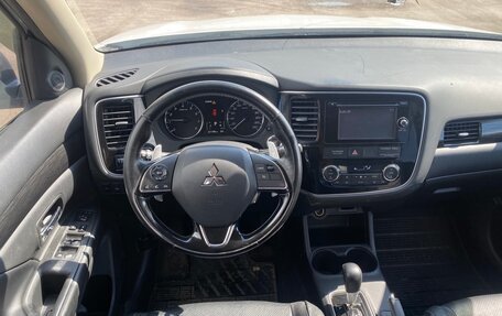 Mitsubishi Outlander III рестайлинг 3, 2015 год, 1 383 000 рублей, 9 фотография
