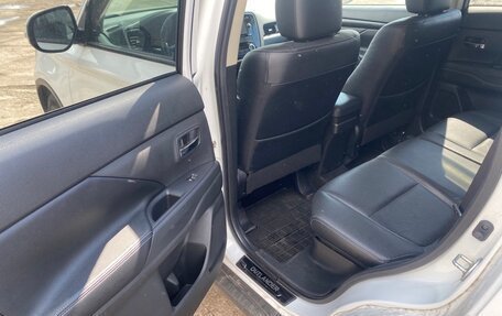 Mitsubishi Outlander III рестайлинг 3, 2015 год, 1 383 000 рублей, 8 фотография